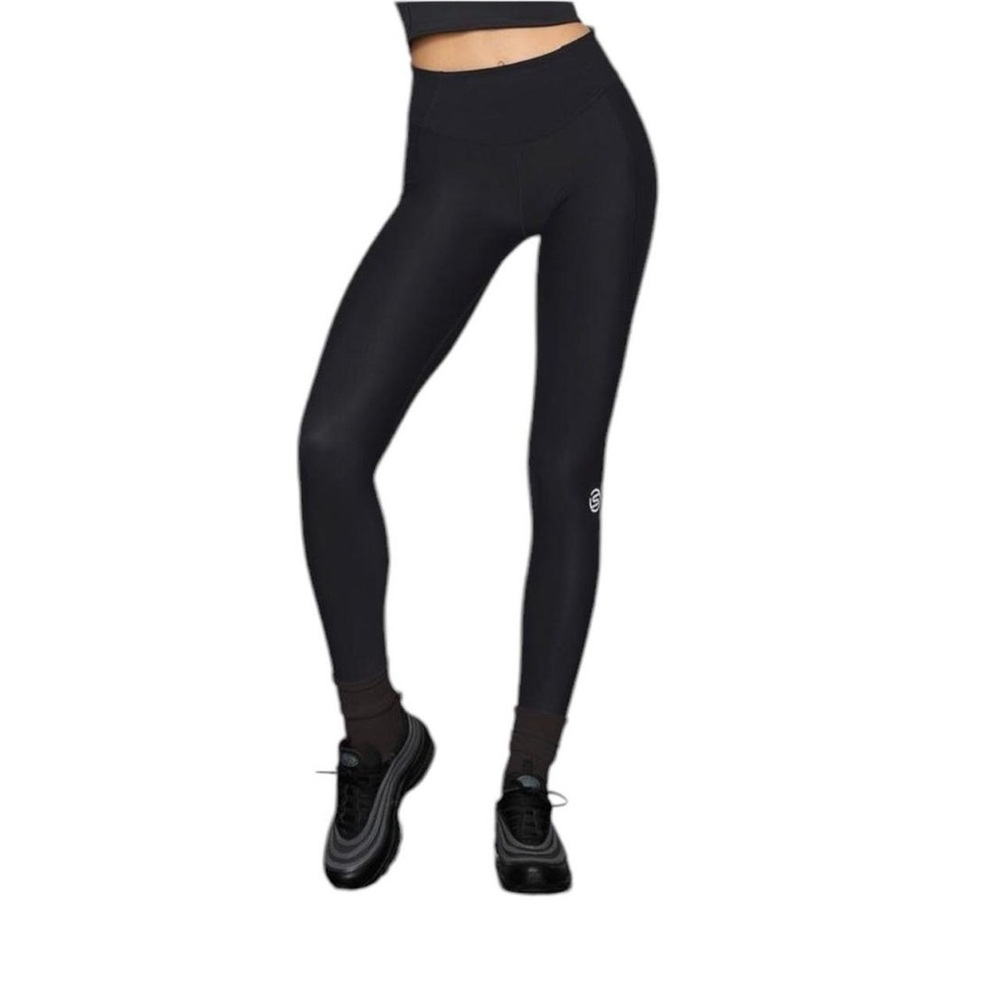 NWT Skims performance leggings in the color onyx- medium